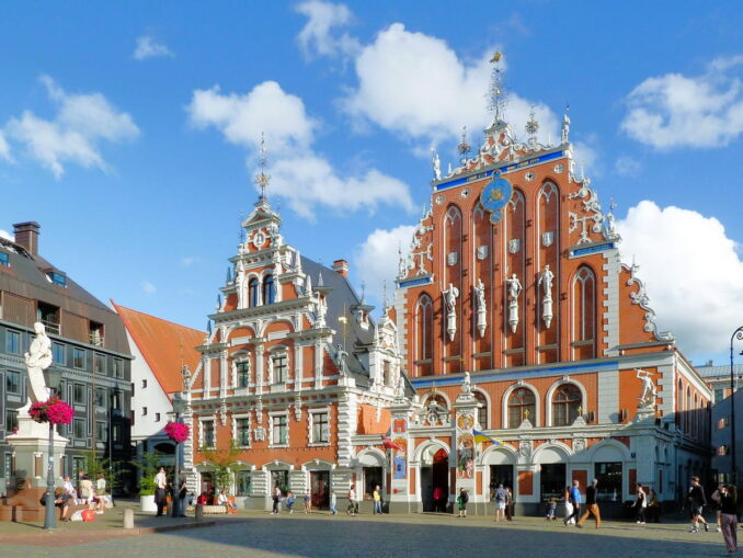 Дом Черноголовых в Риге, фото @Chris06/Wikimedia Commons/CC BY-SA 4.0 Дом Черноголовых в Риге - обязательное для посещения место
