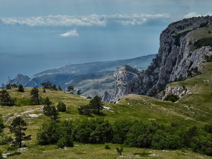 На плато Ай-Петри - температура воздуха в Крыму в мае поднимается до +26-28 градусов