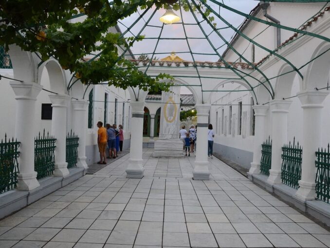 Караимские кенасы - в Евпаторию можно приехать в отпуск даже осенью
