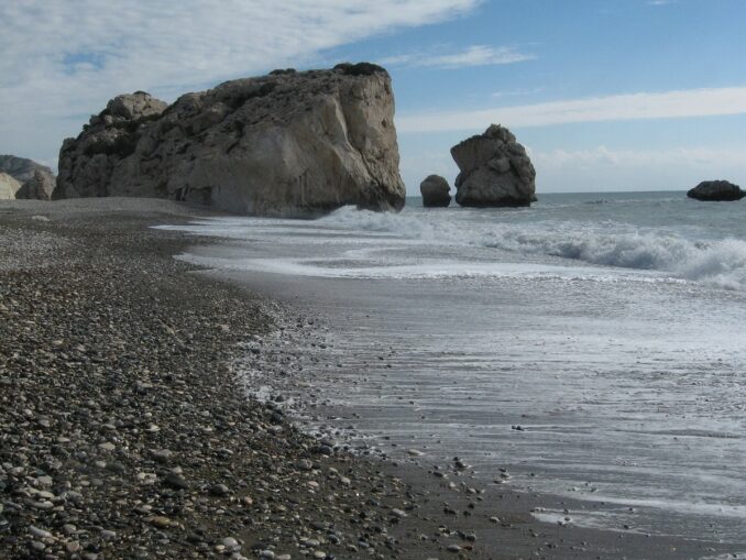 В феврале на Кипре не хочется купаться в море