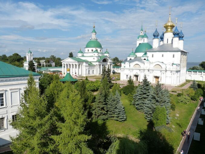 Спасо-Яковлевский Димитриев монастырь - одно из самых интересных мест в Ростове Великом