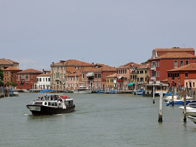 Murano can be reached from Venice by direct vaporetto line 3.