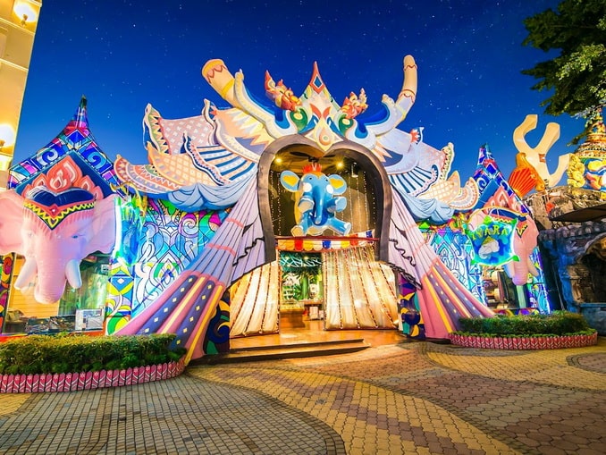 На Пхукете нужно сходить в парк развлечений FantaSea 