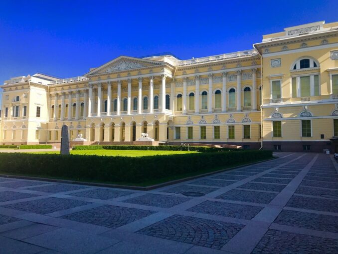 Михайловский дворец, главный корпус Русского музея в СПб нужно обязательно посетить туристу