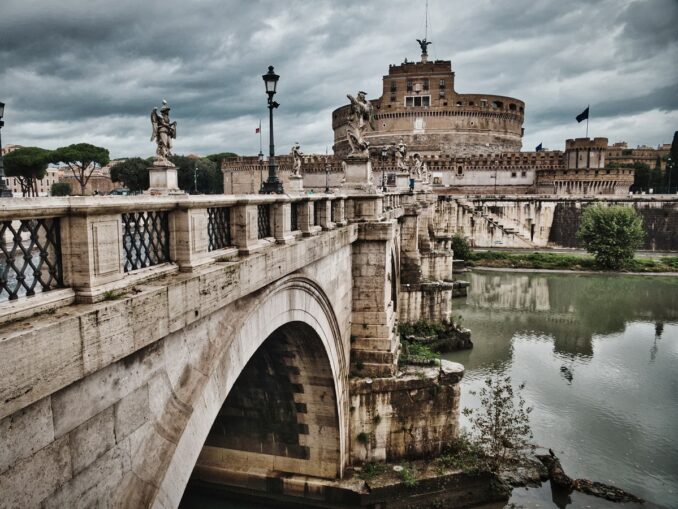 Castel Sant'Angelo - autumn is a good time to travel to Italy