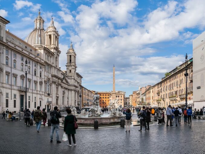 Piazza Navona - Rome in October you can dress almost like summer