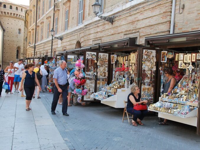 You can bring back home from Italy magnets and painted plates - as gifts