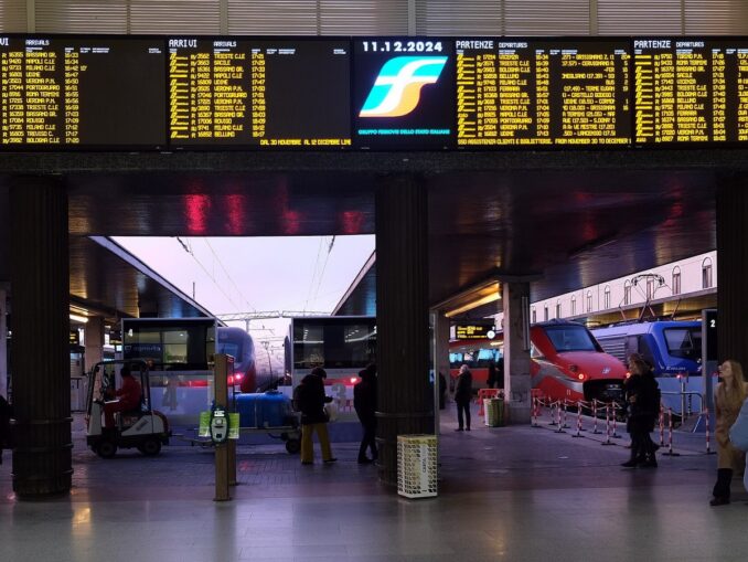 Railway station in Italy - how to buy train tickets from Rome to Venice