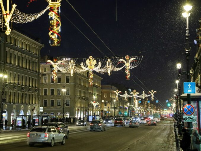 В Санкт-Петербурге в декабре ходят в зимней одежде