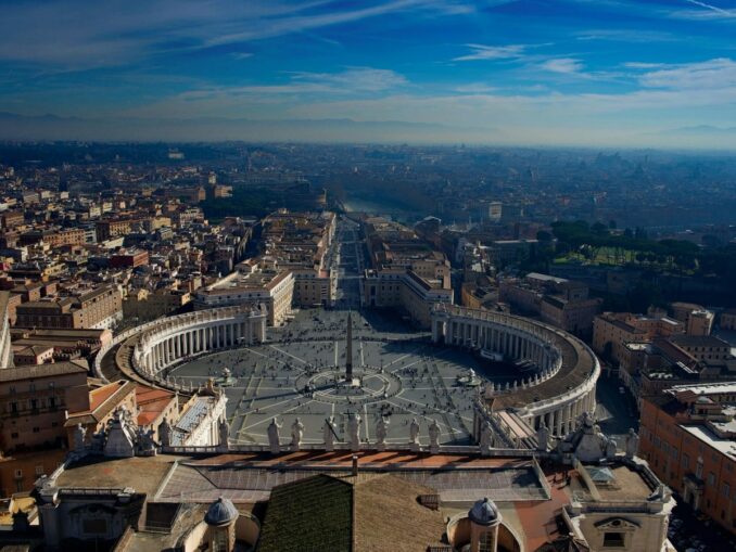 St. Peter's Square in Rome, photo unsplash.com/@Guillaume de l'estourbeillon In Rome in December, first of all, you need to see the square and St. Peter's Cathedral