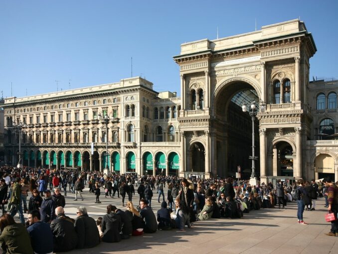 Winter sales in Milan begin immediately after the New Year