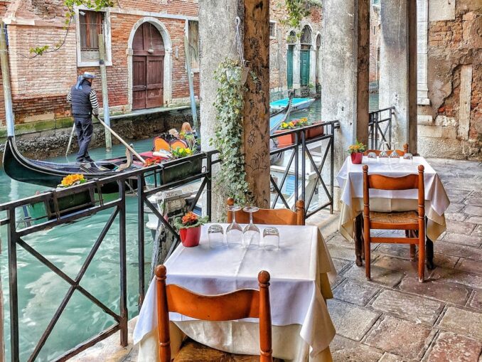It's not always possible to eat in Italy - some cafes close for a siesta.