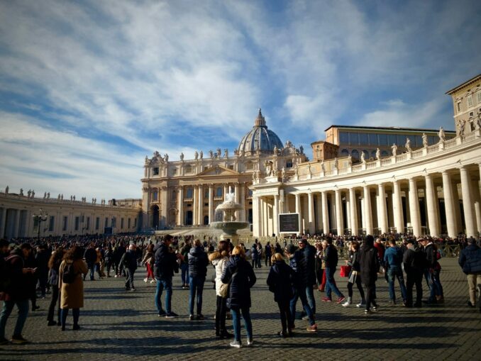 Even in February there are many tourists in Rome