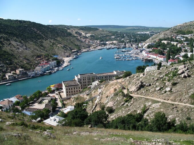 В Балаклаву стоит съездить в Крыму