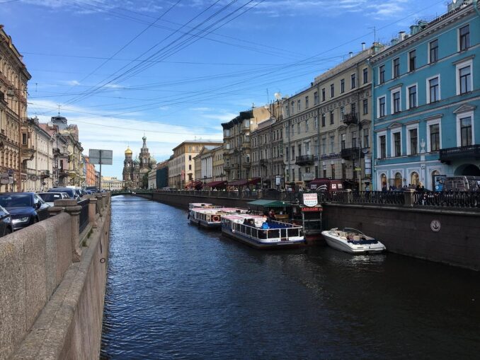 Канал Грибоедова - в апреле в Санкт-Петербурге лучше одеваться потеплее