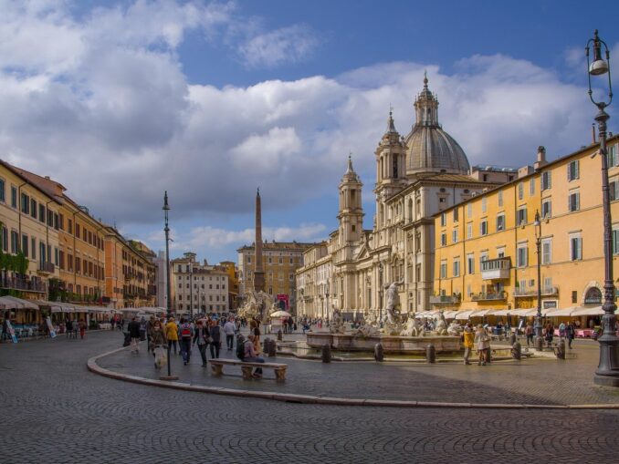 In April in Rome you can wear summer clothes