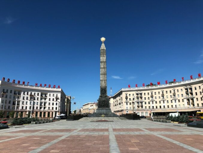 Площадь Победы - стоит ли ехать в Минск в мае?