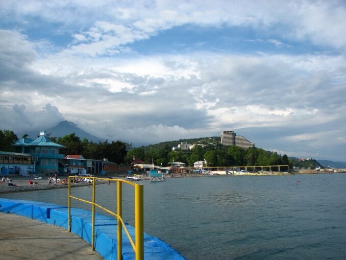 В Алуште в мае уже можно купаться в море 