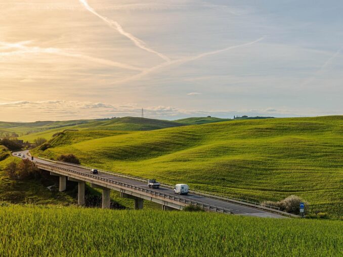 The distance between Rome and Florence by highway is no more than 270 kilometers