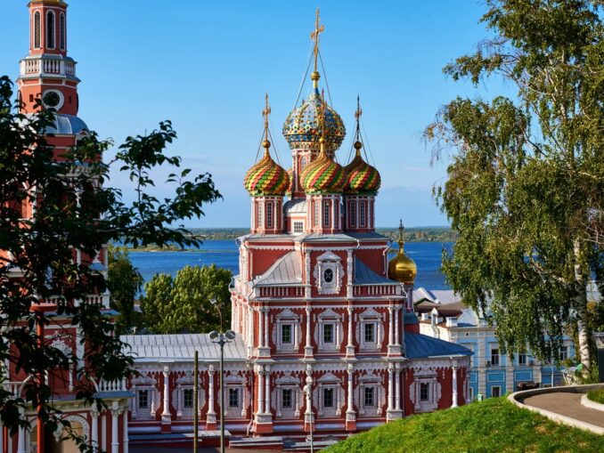 В Нижний Новгород в первую очередь можно поехать из Москвы на выходные