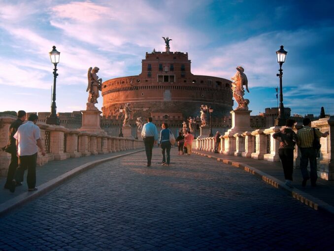 In Rome at the end of spring, you can dress in summer