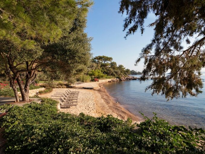 Beach near Bodrum, photo unsplash.com/@Igor Pyrig From Istanbul in June you can go on vacation to Bodrum