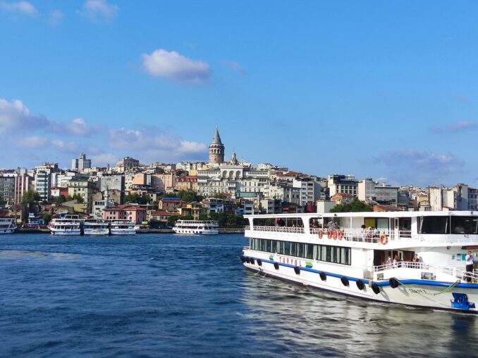 The Bosphorus Strait in Istanbul in June, photo by @Bulent Ergün/Pixabay.com The Bosporus in Turkey is mostly clear in early summer
