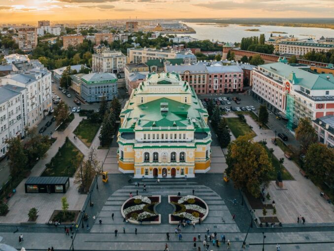 До Нижнего Новгорода можно быстро добраться из Москвы на машине или поезде