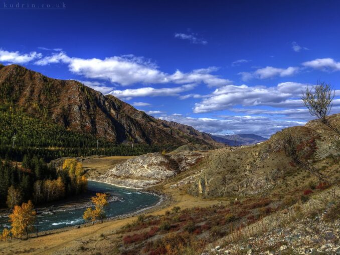 Река Катунь на Алтае осенью особенно красива