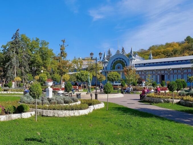 В октябре Пятигорск открыточно красив
