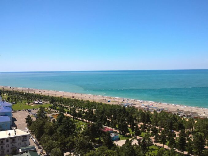 В Батуми в сентябре можно купаться в море