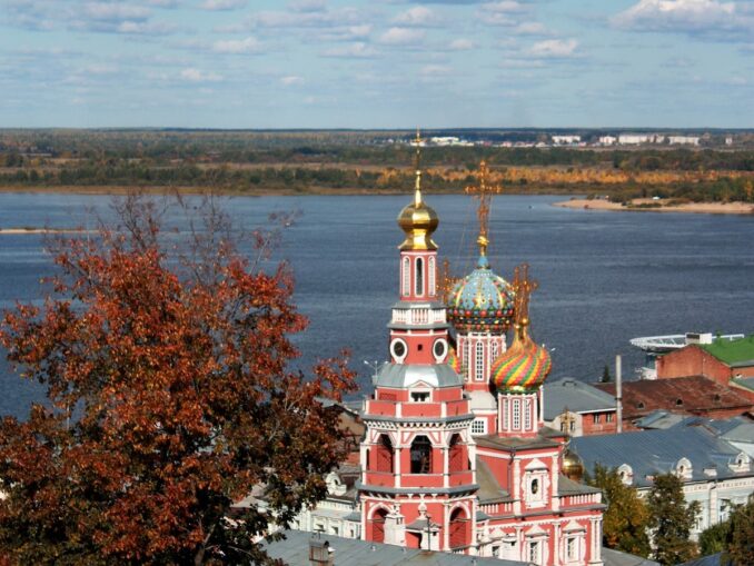 Нижний Новгород, фото @Daria/Wikimedia Commons Вид на Волгу, Нижний Новгород осенью