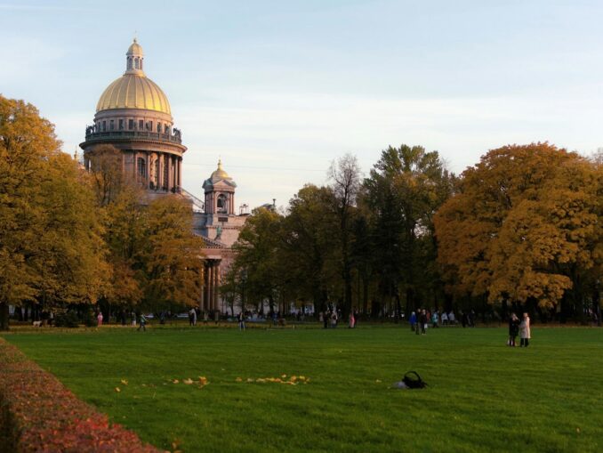 Исаакиевский собор - в Санкт-Петербург в октябре стоит поехать!