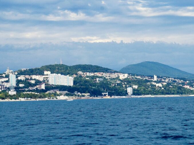 В Сочи в октябре стоит поехать отдыхать на море