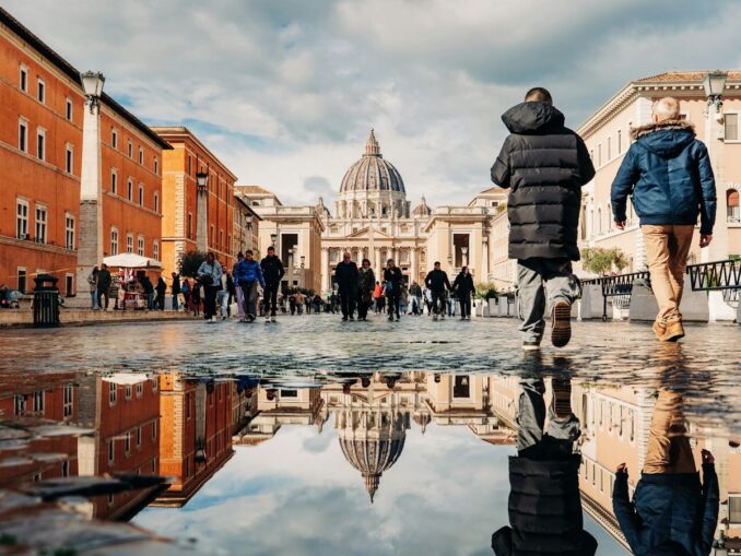 Tourists - don't dress too warmly in Rome in January