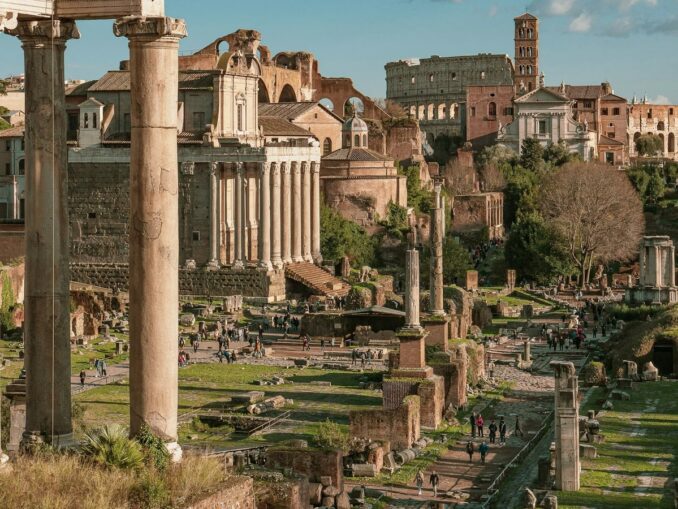Roman Forum - the air temperature in Rome in March may rise to 22-24 degrees Celsius