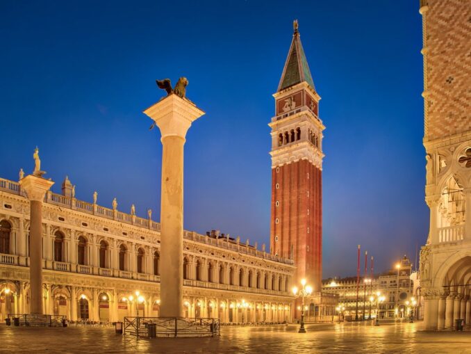 Procuratie and Campanilla - in Venice in March, you will be able to see all the main sights not in a crowd