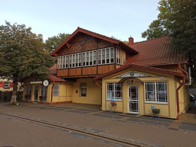 Старые дома в Зеленоградске осенью
